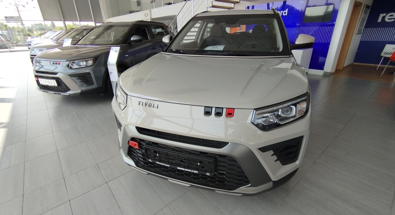 TIVOLI EBL AWD AT  + CH2, LED, TECH E20