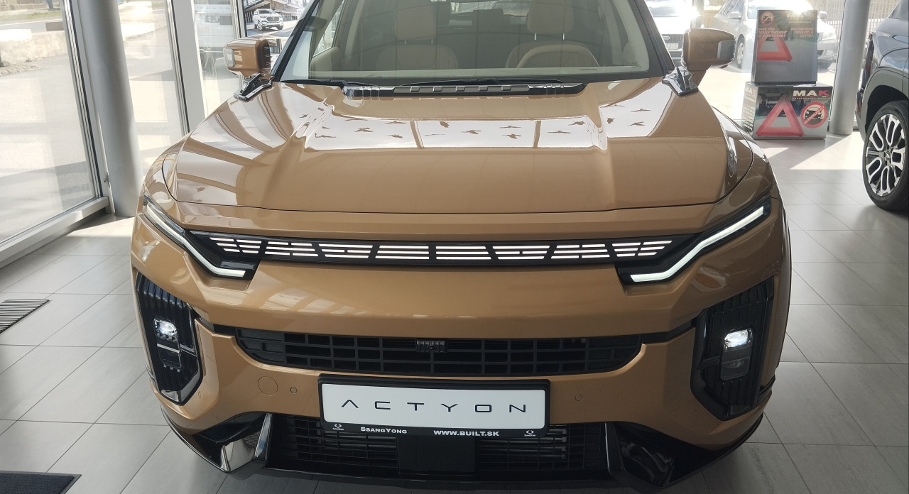 Actyon premium  OBE, AWD,E75 WEA, camel koža