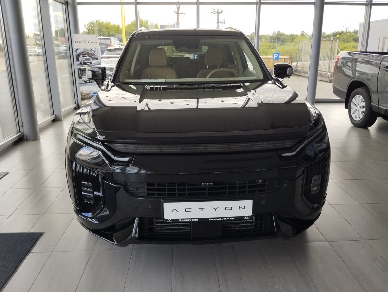 ACTYON Premium AWD + E76 + VEA Čierno-červená koža/alcantara LAK