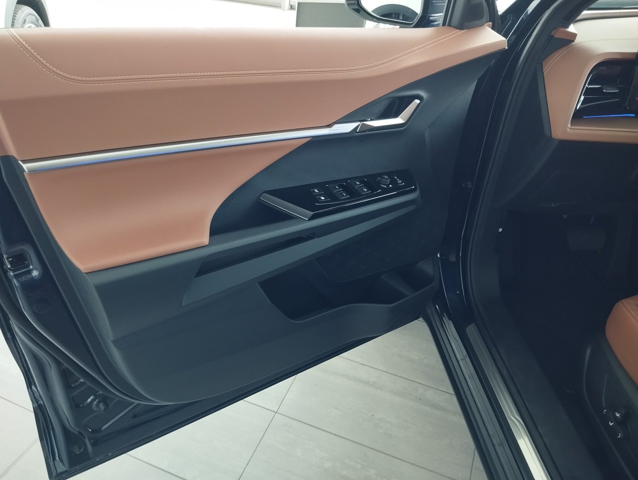 TORRES CLEVER AWD AT  E16, TAZ, hnedá koža LAK