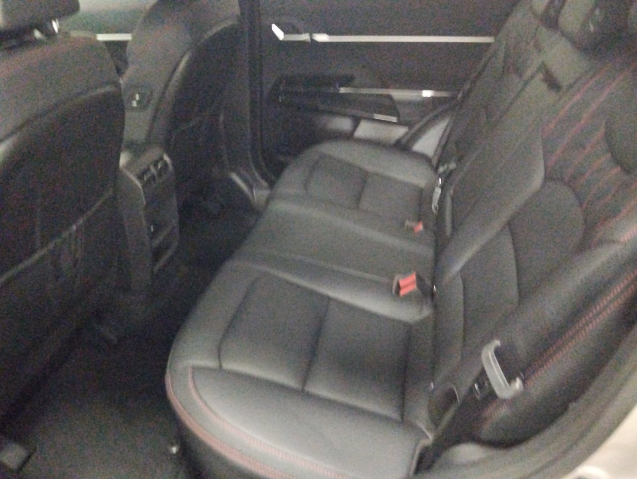 ACTYON HEV Premium FWD + čierna koža