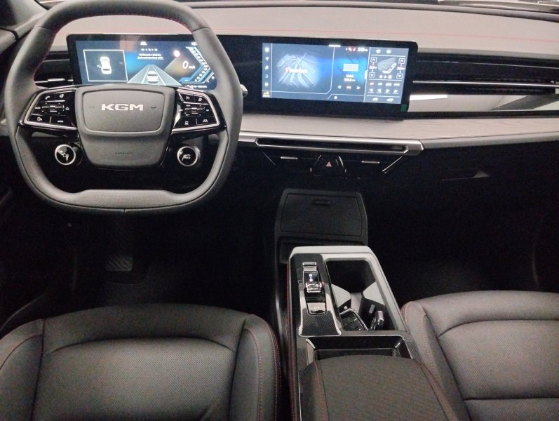 ACTYON HEV Premium FWD + čierna koža