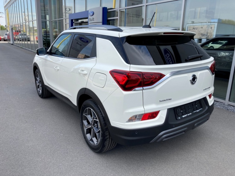 Korando biele manual style plus