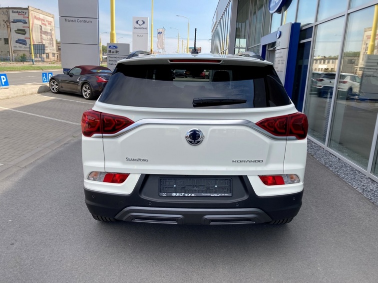 Korando biele manual style plus