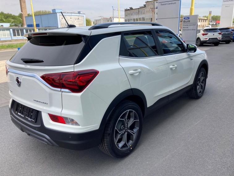 Korando biele manual style plus