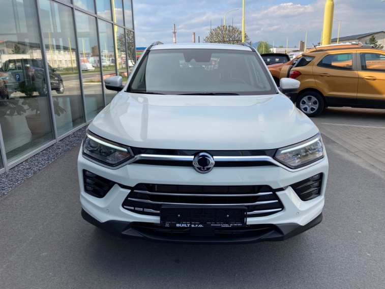 Korando biele manual style plus