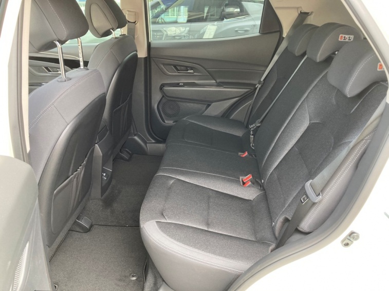 Korando biele manual style plus