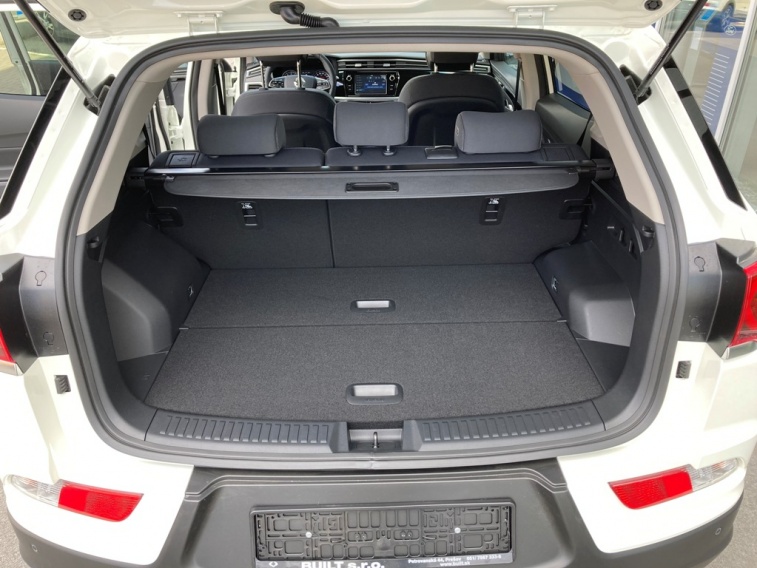 Korando biele manual style plus