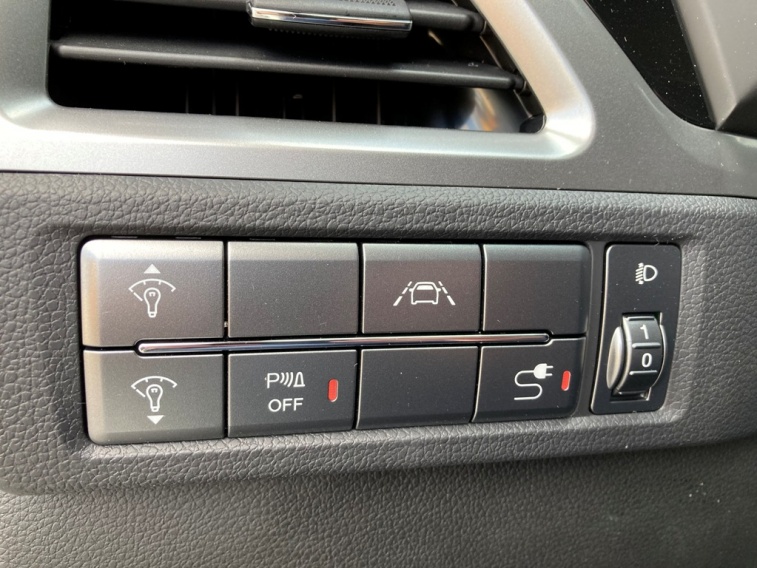 Korando biele manual style plus